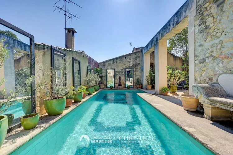 Property Lambesc